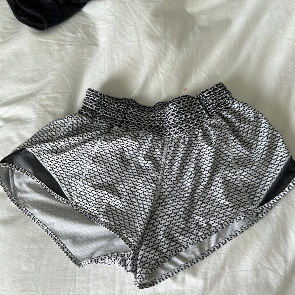 Lululemon Hotty Hot 2” black and white shorts